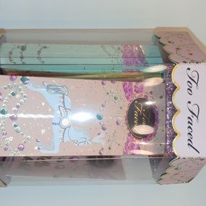 LE Too Faced Carousel Eyeshadow Set